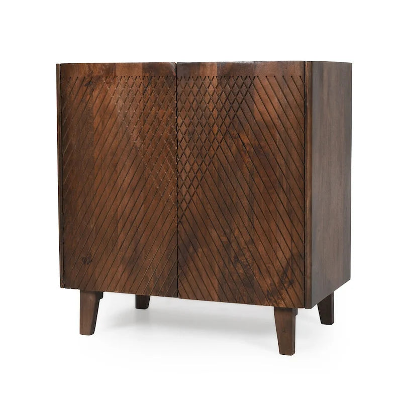 Akzentschrank aus Holz mit verstellbarem Regalboden und geriffeltem Design für das Esszimmer