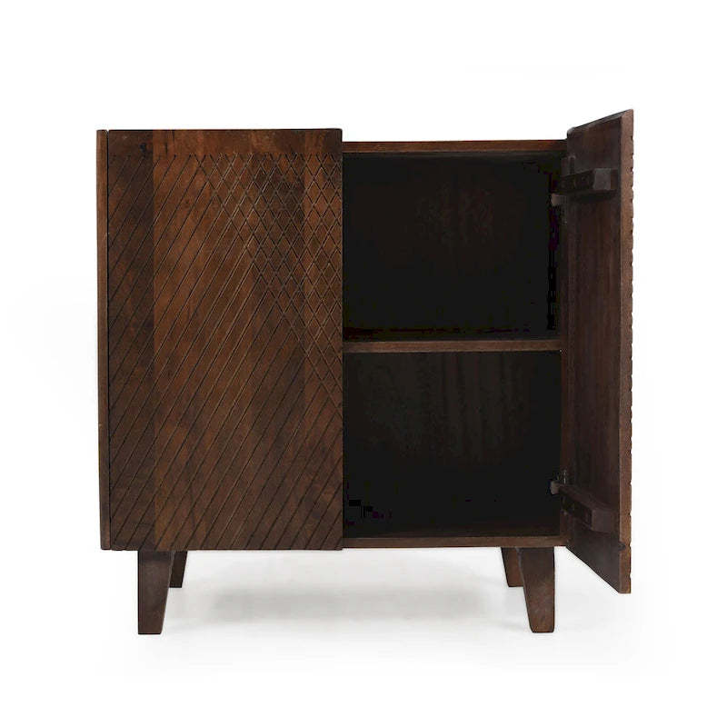Akzentschrank aus Holz mit verstellbarem Regalboden und geriffeltem Design für das Esszimmer