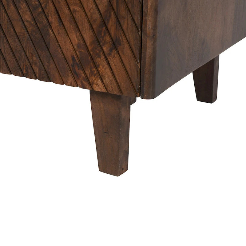 Akzentschrank aus Holz mit verstellbarem Regalboden und geriffeltem Design für das Esszimmer