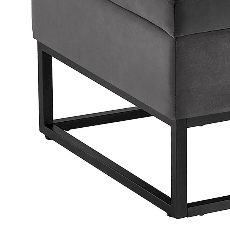 Moderner Samt-Sitzhocker mit Stauraum, aufklappbarer Sitzfläche und Metallgestell